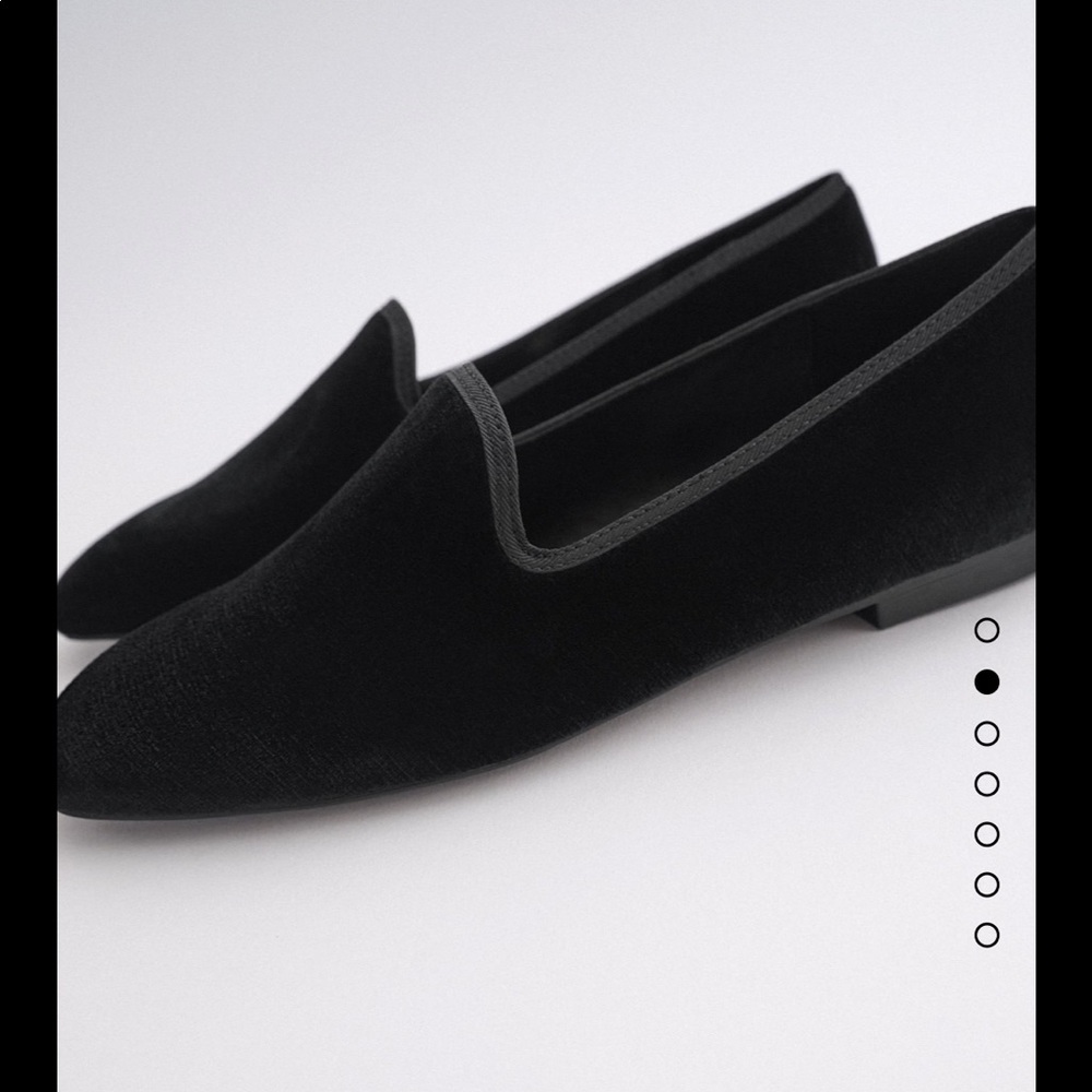 Zara low-heeled velvet shoes / loafers